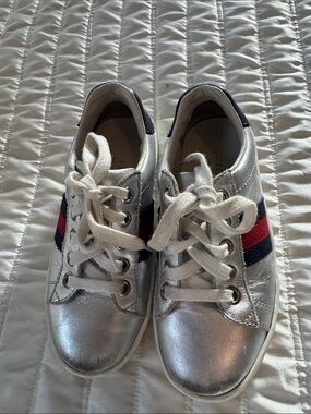 Gucci Silver Kids Sneakers with Navy & Red Stripe